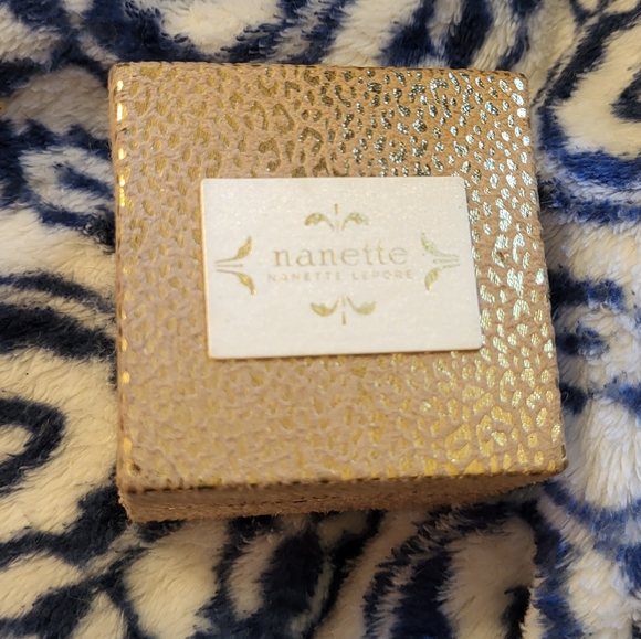 Nanette Lepore Bee Earrings NIB - Picture 3 of 3